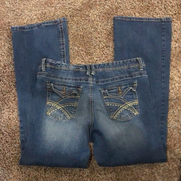 Rue21 size 13/14 Short, Mid-Rise Bootcut in good condition - Picture 3 of 5